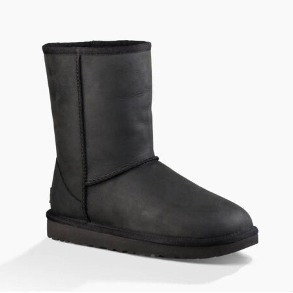 New in Box Ugg Classic Short Leather Boots 9